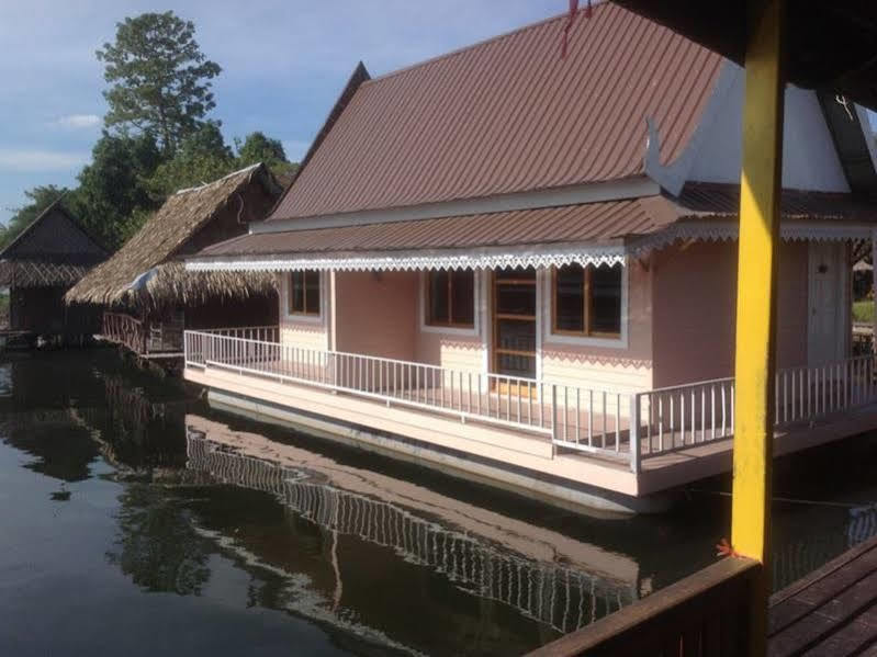 Bamboo House Kanchanaburi Exterior foto